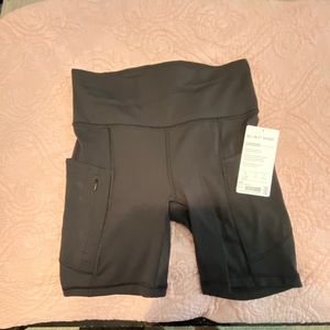 Athleta all in 7” short black NWT